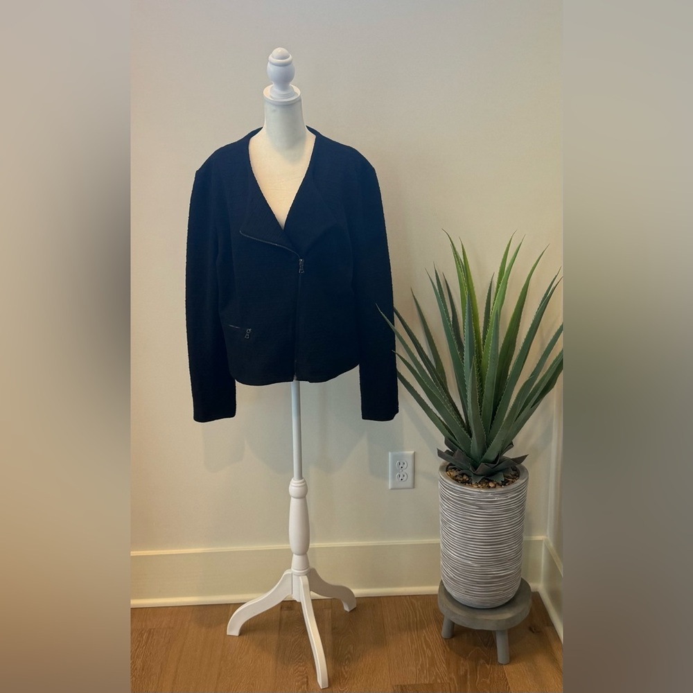 Chic Black Blazer for Women